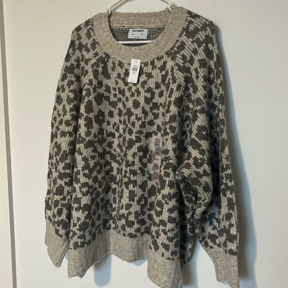 Old Navy Sweaters - Old Navy Chunky Knit Gray Pattern Sweater, NWT